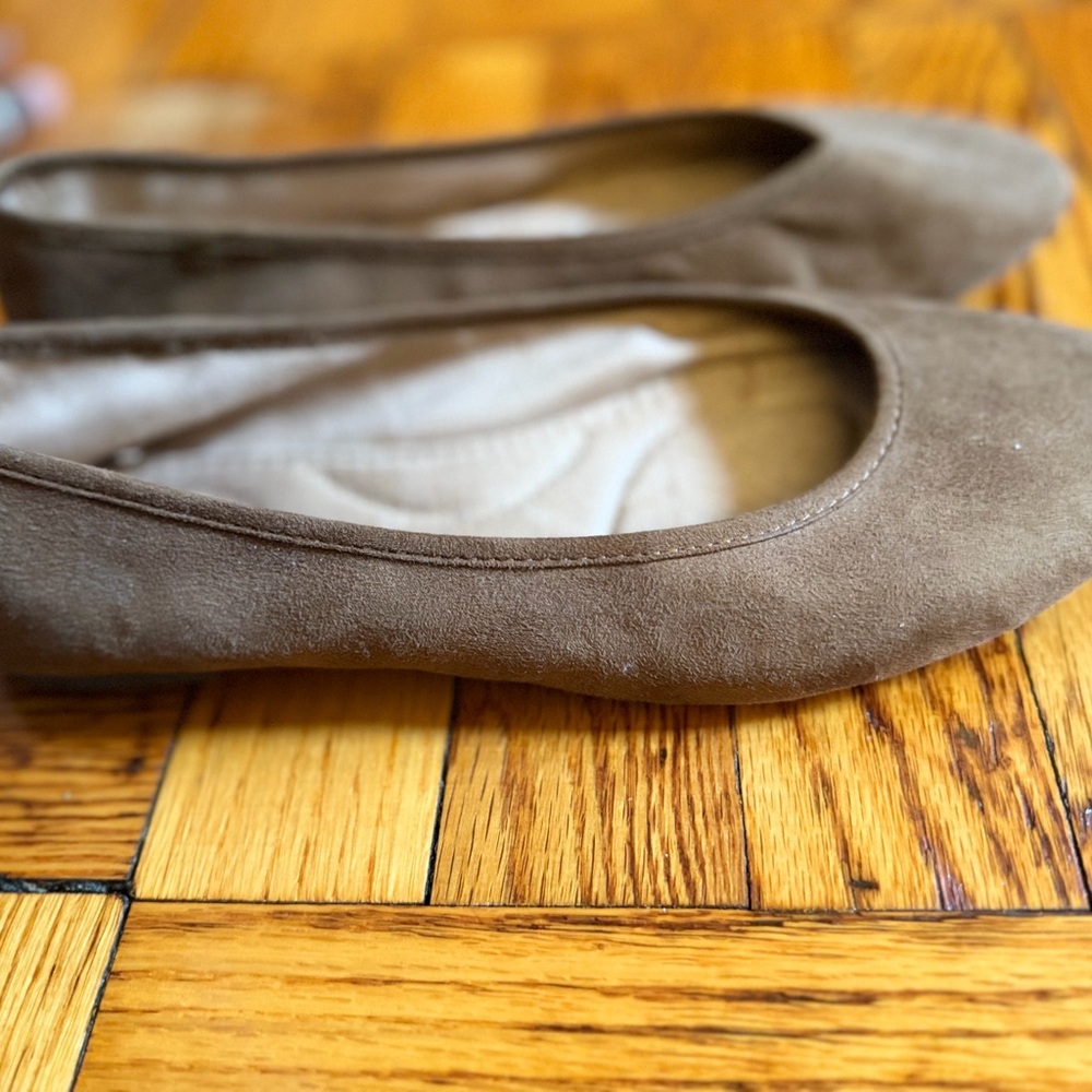 Old Navy Classic Tan Women's Flats